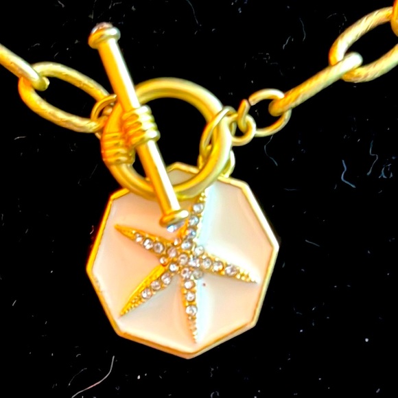 Fornash Starfish creamy enamel toggle necklace gold toned chain - Picture 4 of 8